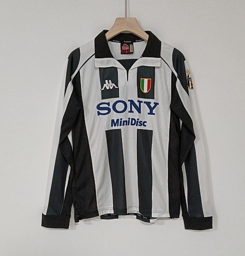2097-98 Juventus Retro Version